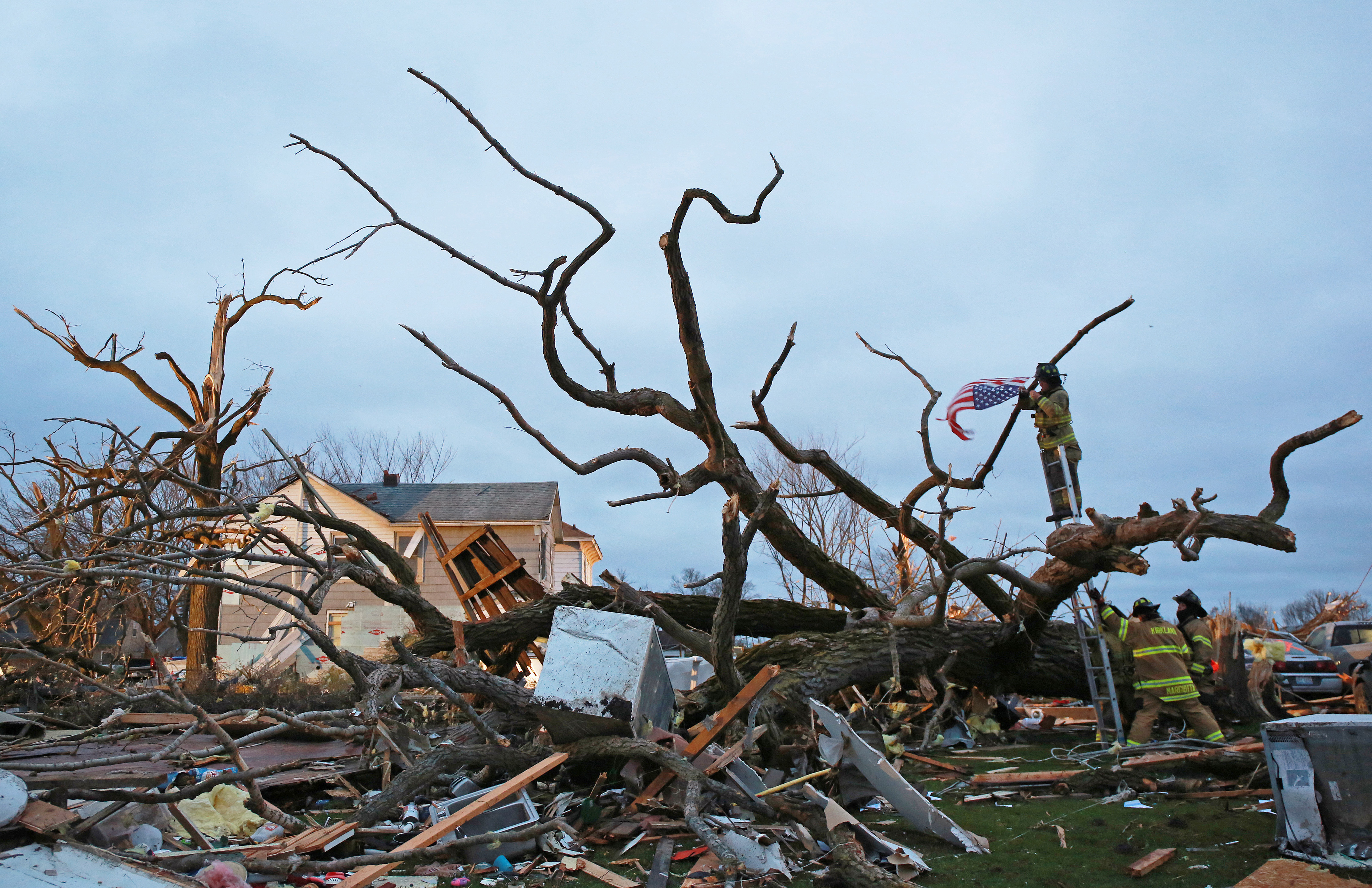 ct-tornado-follow-met-0412